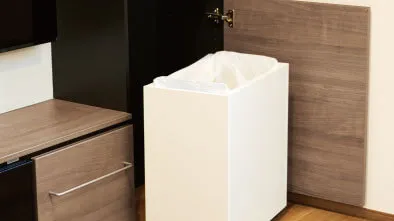 ゴミ箱を隠して収納できるユニット。