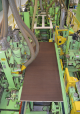 井波工場 ドアラインは、単独ラインでは業界屈指の生産力を誇っている。
