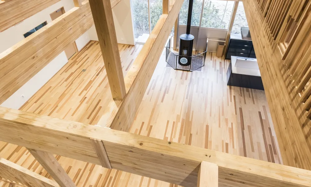 日野市立 カワセミハウス : 床材：コミュニケーションタフ DW（地域産材対応突板）〈多摩産杉〉
