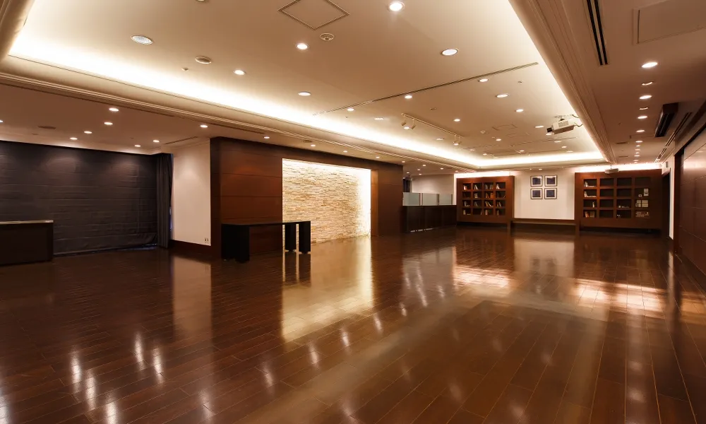 京都ブライトンホテル 宴会場「ウインザー」 : 床材：コミュニケーションタフ FW（特注品）