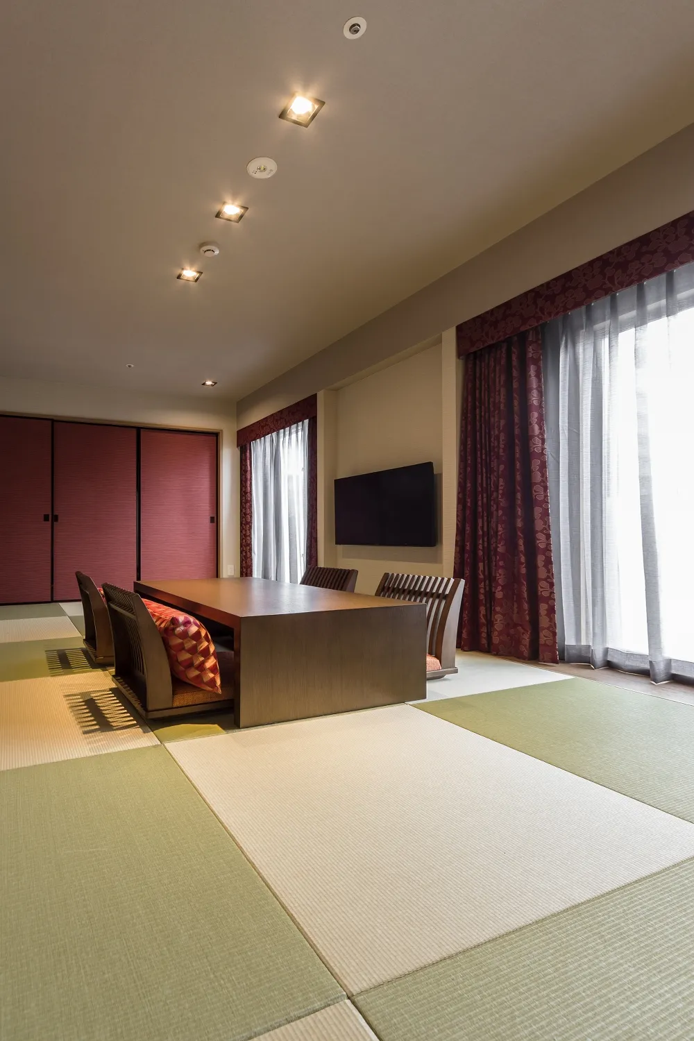 リーガロイヤルホテル京都 : 畳おもて：ダイケン健やかおもて 清流〈01 銀白色〉・〈16 若草色〉