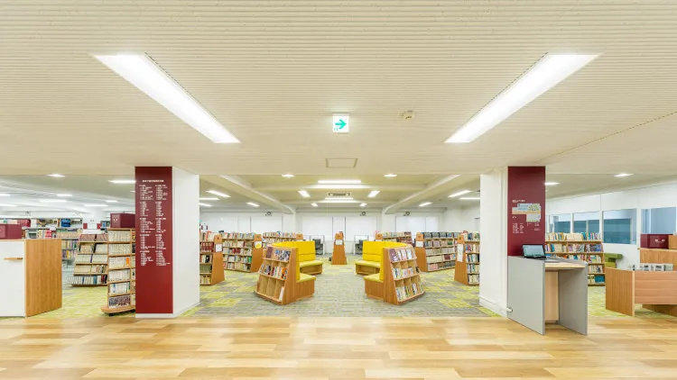 京都光華中学校・高等学校　光風館図書館・多目的室