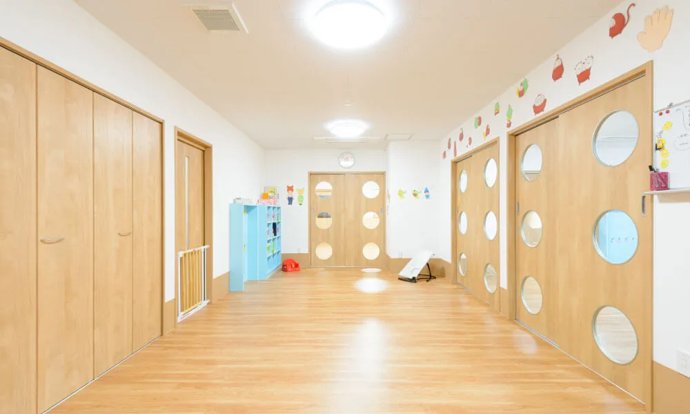 函館中央病院 保育所 : おもいやりキッズドア〈ミルベージュ〉
