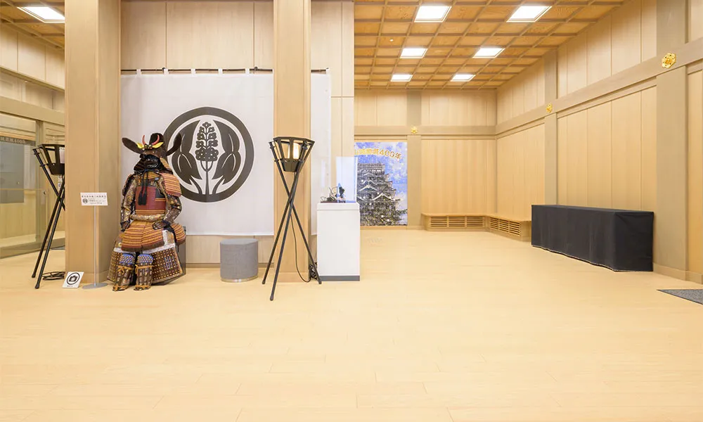 福山市立福山城博物館 : 床材：コミュニケーションタフ DW〈檜〉