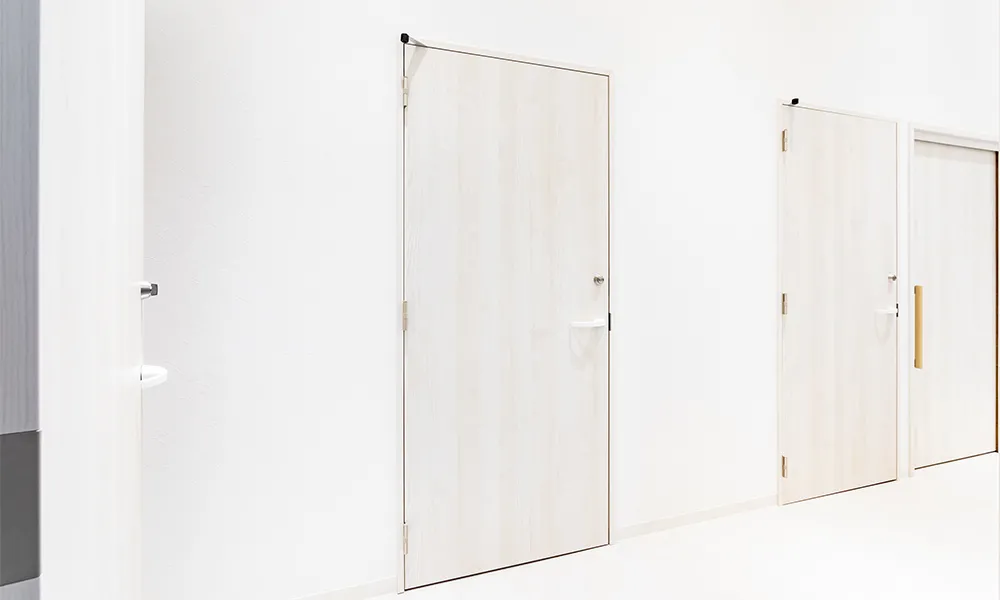 湘南茅ヶ崎ARTレディースクリニック : 室内ドア：防音ドアWタイプ［G30］片開き〈ネオホワイト〉
室内ドア：おもいやりドア〈ネオホワイト〉