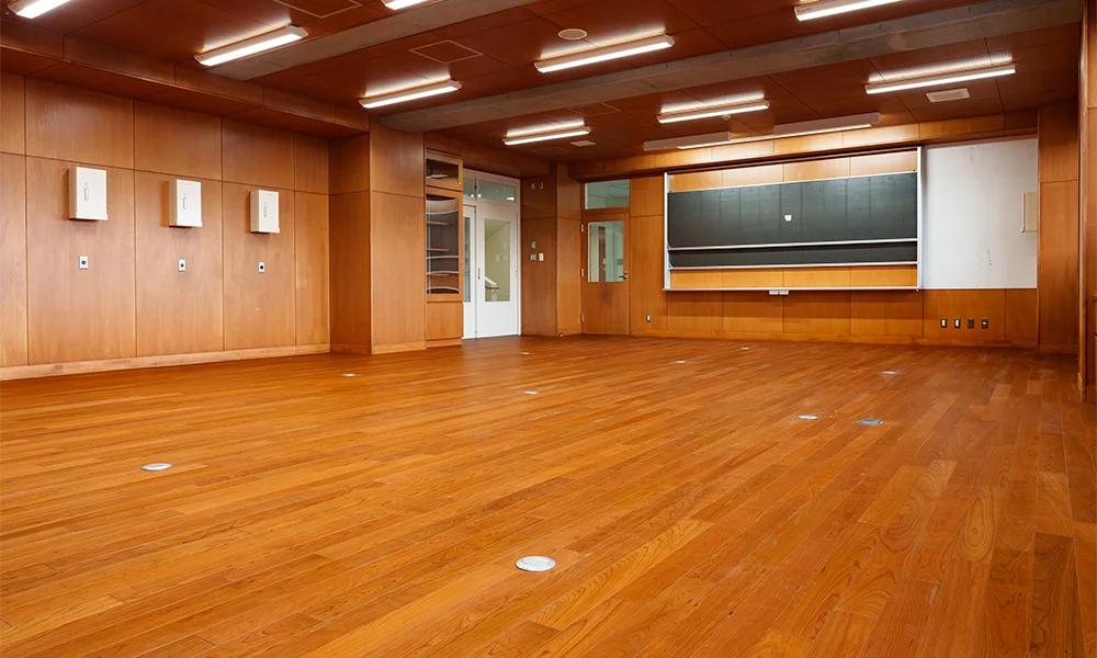 仙台市 某中学校 校舎 : 床材：コミュニケーションタフⅡ DW〈チェリー〉