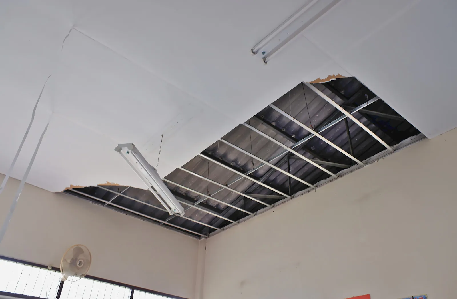 学校における天井の耐震対策