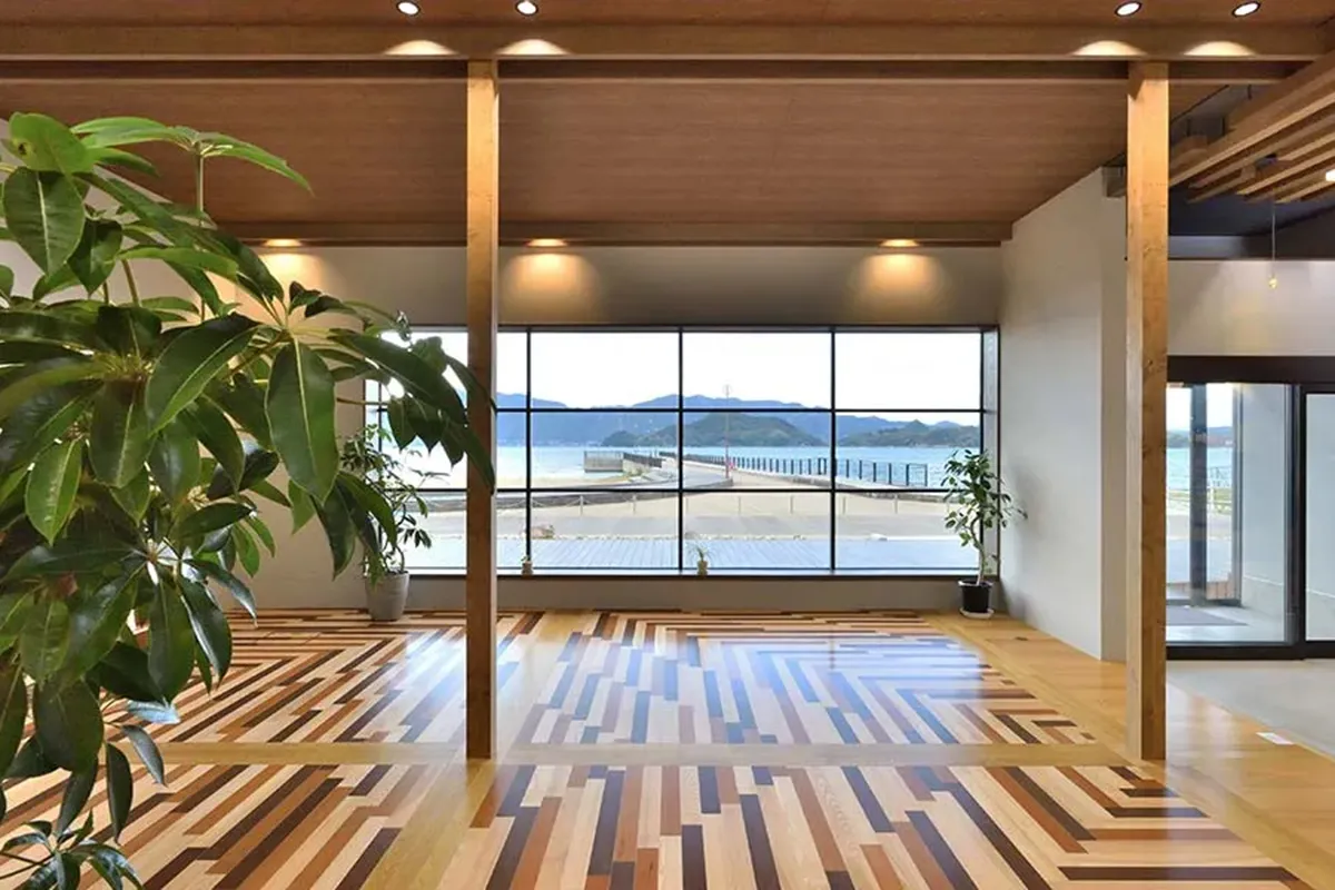 新たなつながりと文化を生み出す「渚の交番SEABRIDGE」（天井材編）