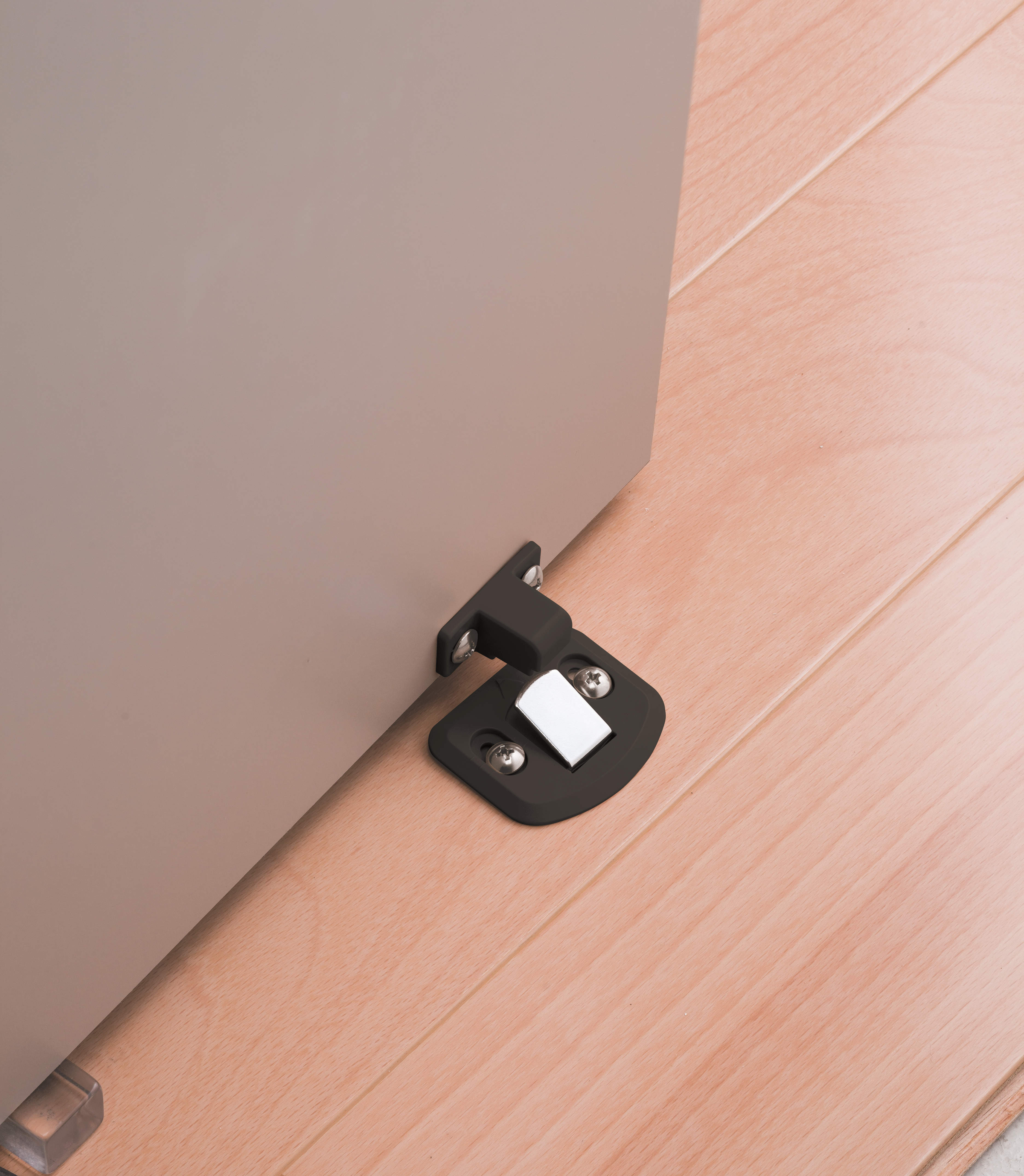 〈ブラック色〉