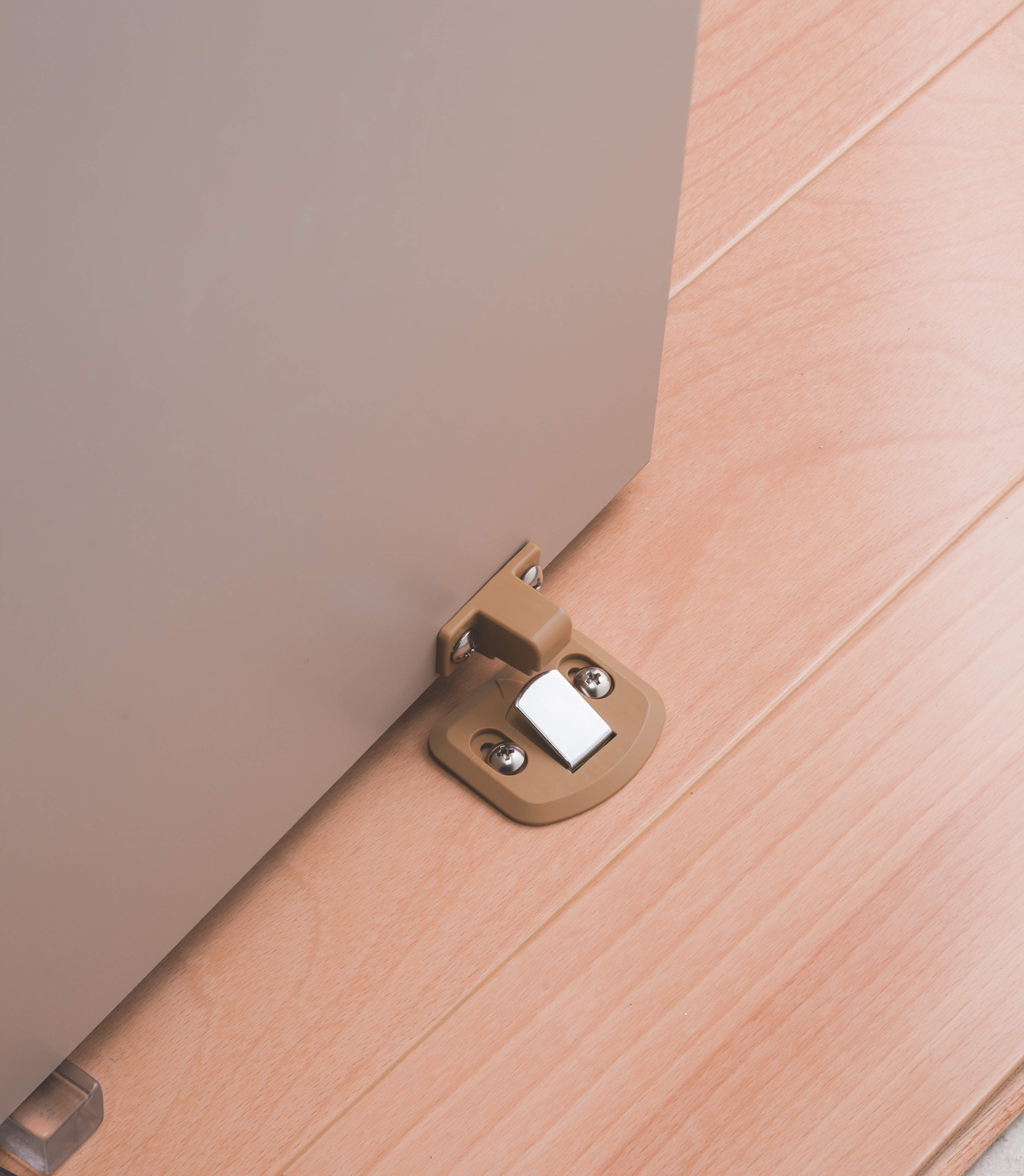 〈ブラウン色〉