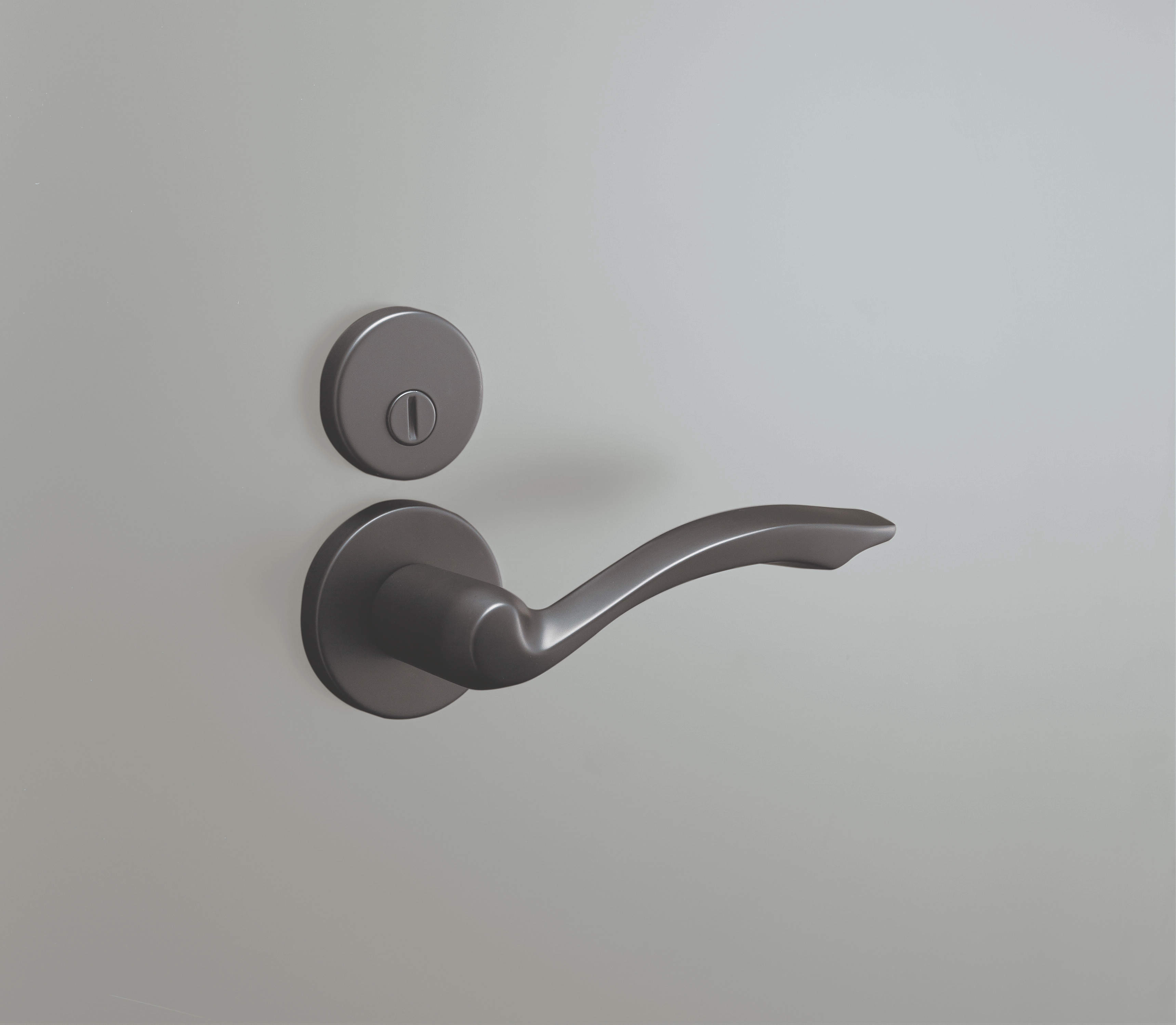 〈ブラック色〉