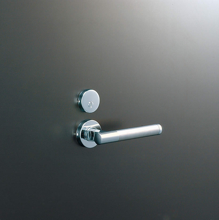 〈鏡面クローム仕上げ〉