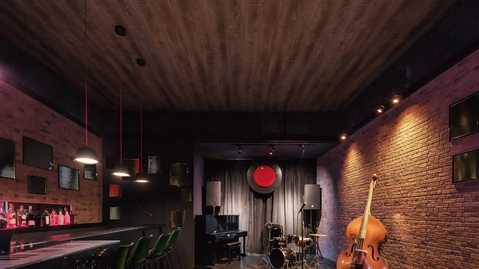 天井材：グラビオ羽目板V 古木柄 〈UB85（パイン柄）〉