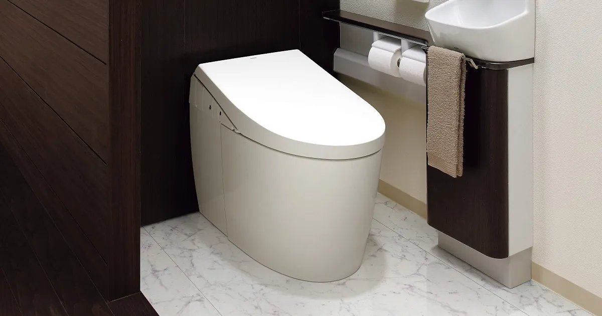 トイレの床リフォームで“かわいい孫”に遊びにきてほしい！ 自宅の「暗い」「古い」を改善して安全性も向上！