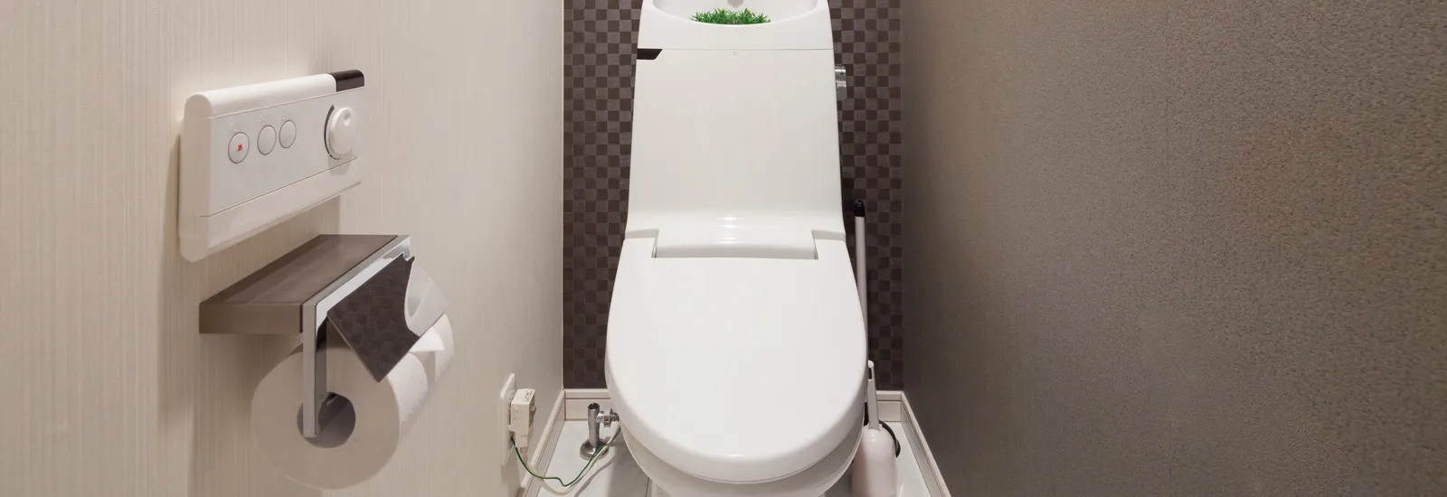 トイレに収納や棚が欲しいけど隠したい！ それならトイレリフォームでおしゃれかつスマートに