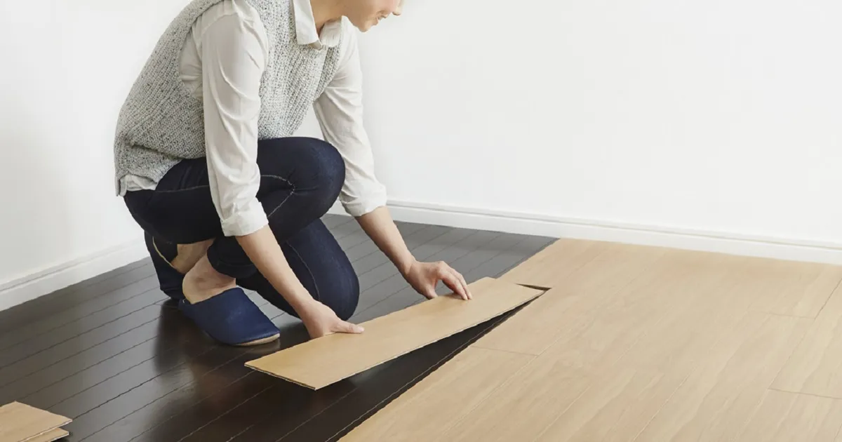 簡単床リフォーム！ フローリングを張り替えなくても敷くだけでOKの