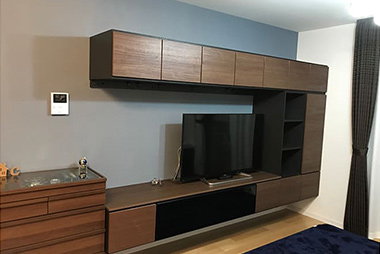 リビングのテレビボードの廻りをすっきりスタイリッシュな感じにしたい。