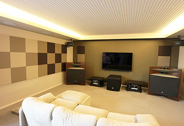 念願だったシアタールーム兼オーディオルームを作りたい。