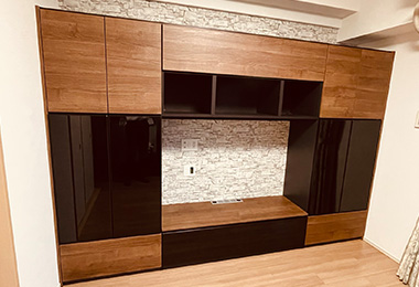 左右シンメトリーのTV台を設置したい。