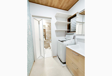 浴室の水漏れの心配をなくし、洗面も収納が欲しい。