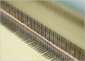 和紙を交互に編み込み