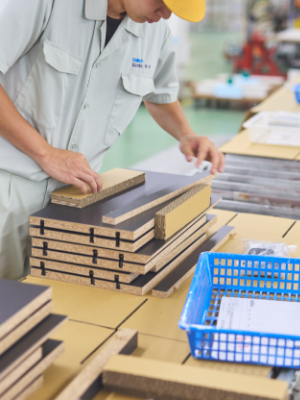 未来を創る家具・装備品、富山から世界へ。